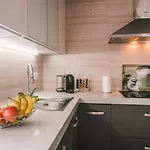 아파트 Bica Luxury Penthouse 발리알