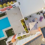 아파트 Bica Luxury Penthouse 발리알